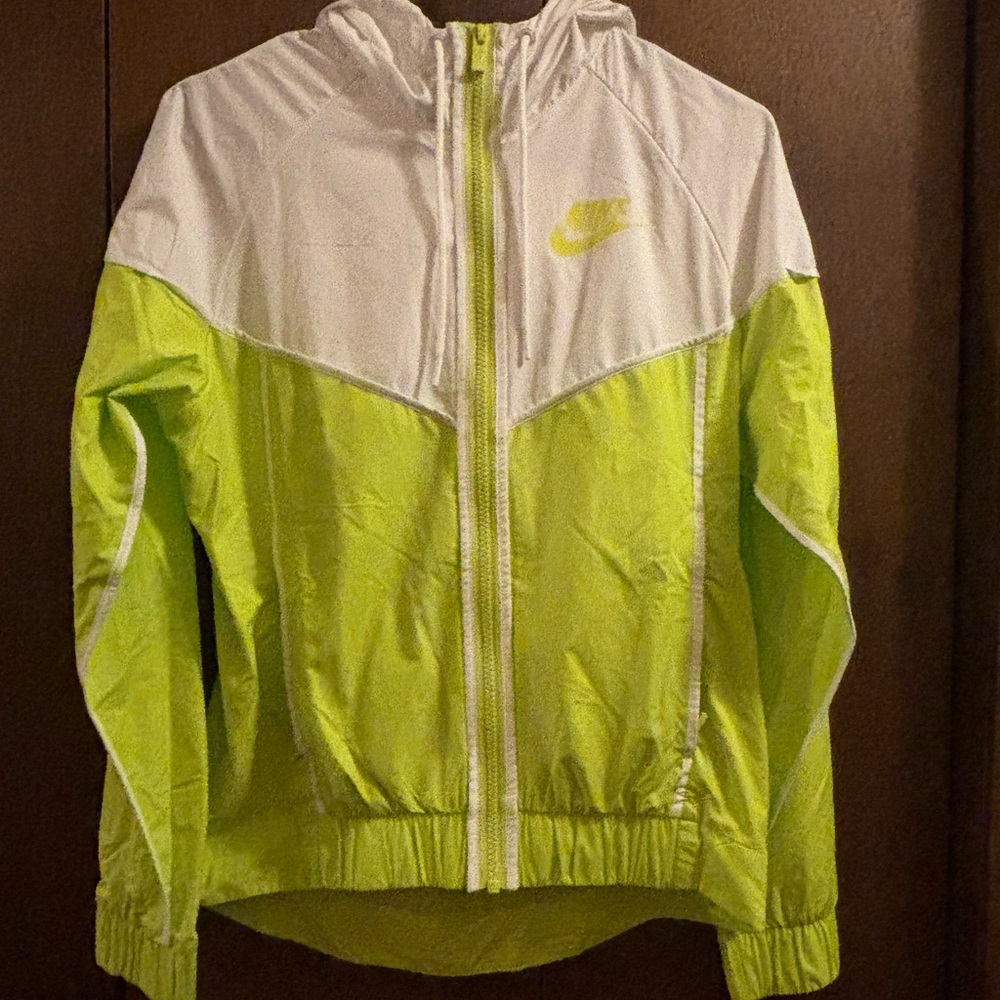 xs nike wind breaker